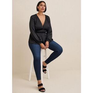 Torrid Peplum Satin Smocked waist Black top Size 5 5x plus size plus size holida